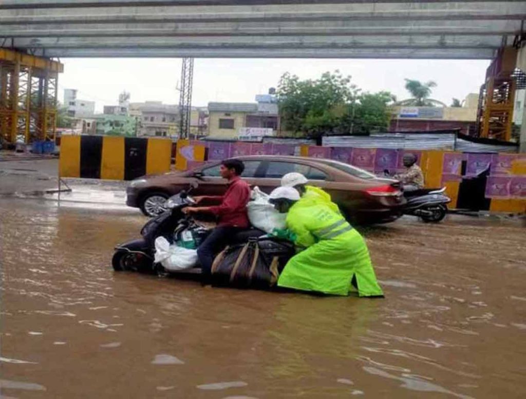 Hyderabad: GHMC And DRF Teams On Job After Rain Damages