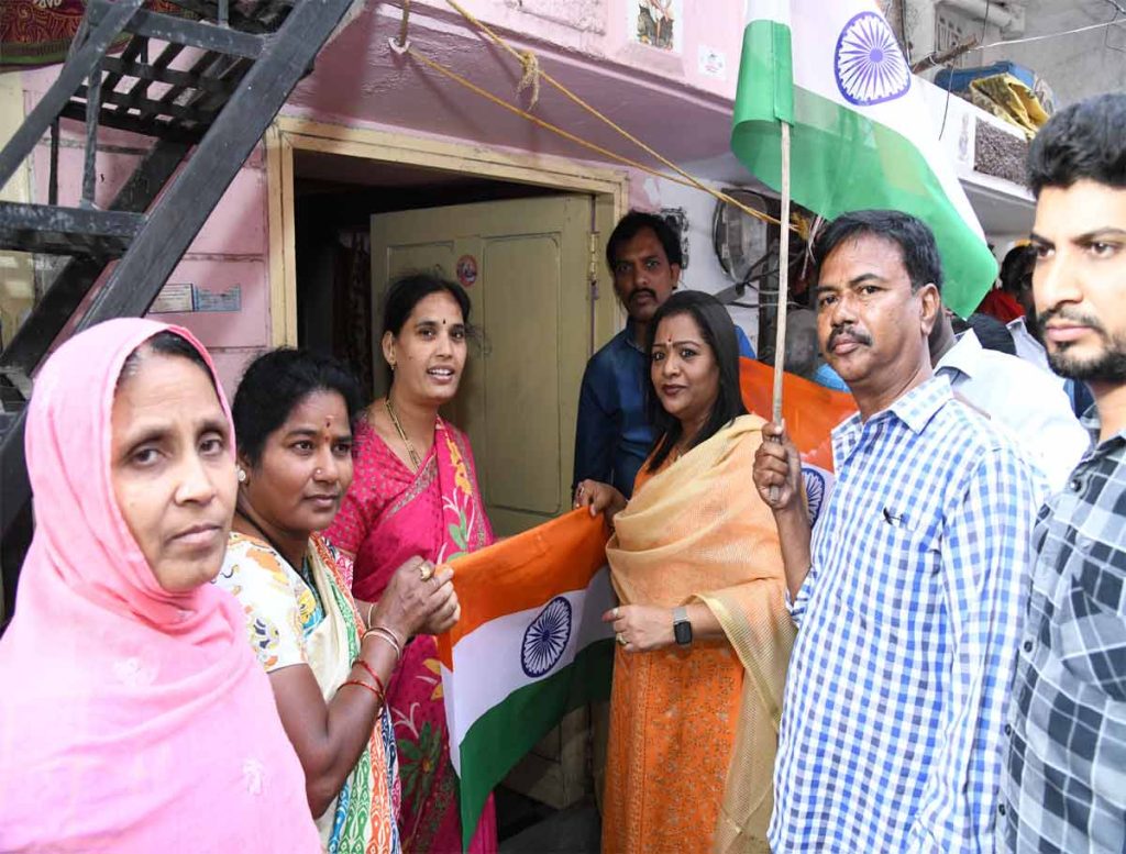 GHMC Starts Distribution Of National Flags