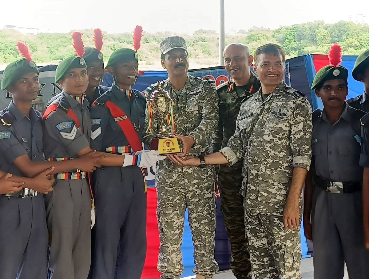 DDG NCC Distributed Prizes To The Cadets Of IGC VSC