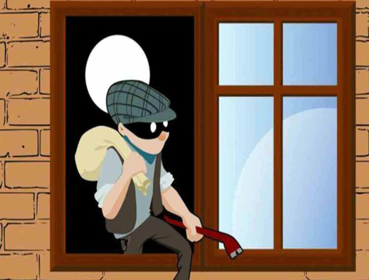 Burglars Break Into Jewelry Shop At Chandanagar