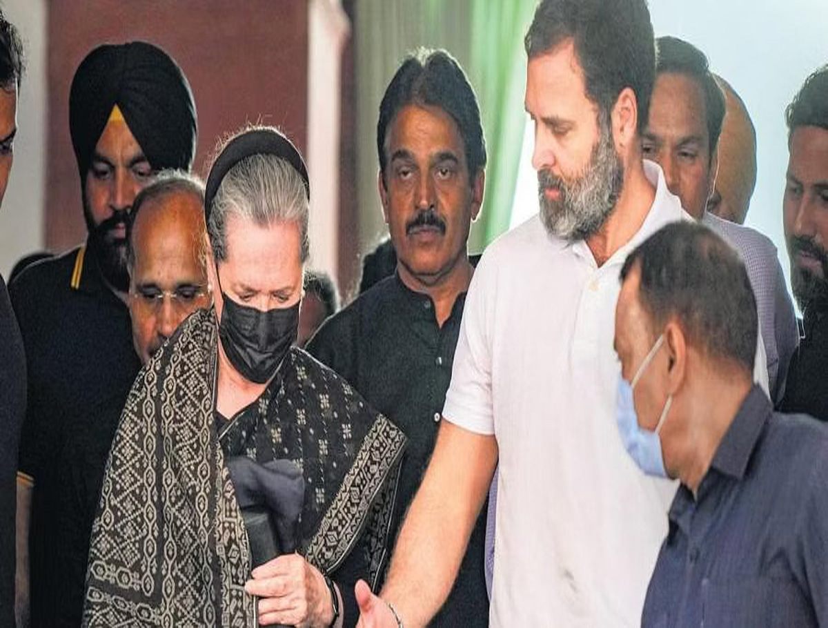 Rahul Gandhi Along With Mother Sonia Arrived At Parliament 