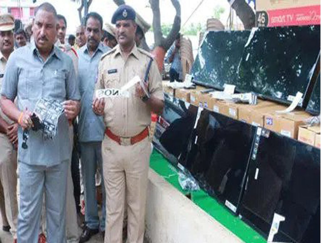 Five From UP Held For Selling Duplicates Sony TVs 