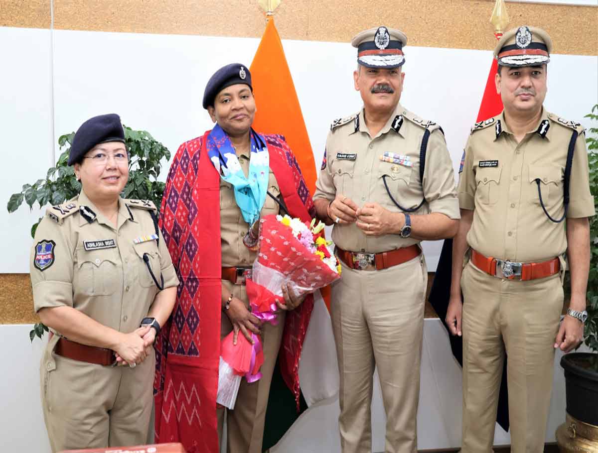 DGP Felicitated Rachakonda DCP For Winning Medals In Badminton And Table Tennis