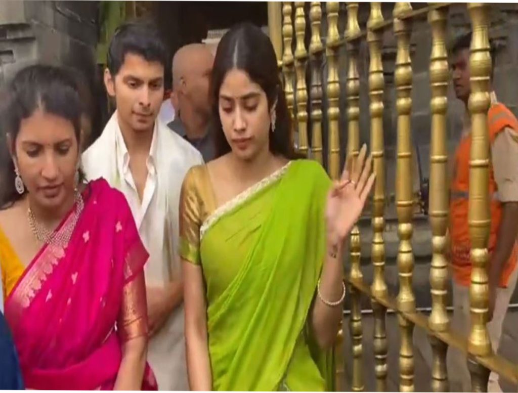 Janhvi Kapoor Visits Tirumala Temple