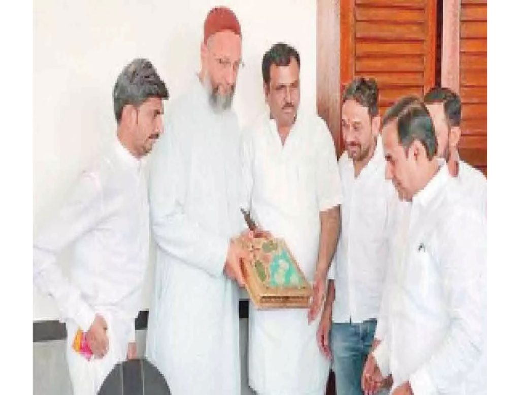 BRS Aspirants For MLA Tickets Flock To Darussalam For Asaduddin Recommendation 