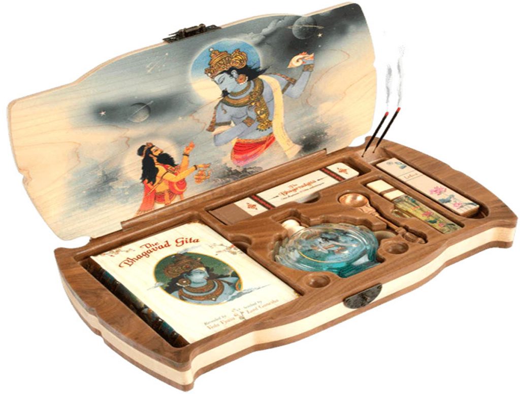 Groom Gift Bhagwat Gita To Guests 