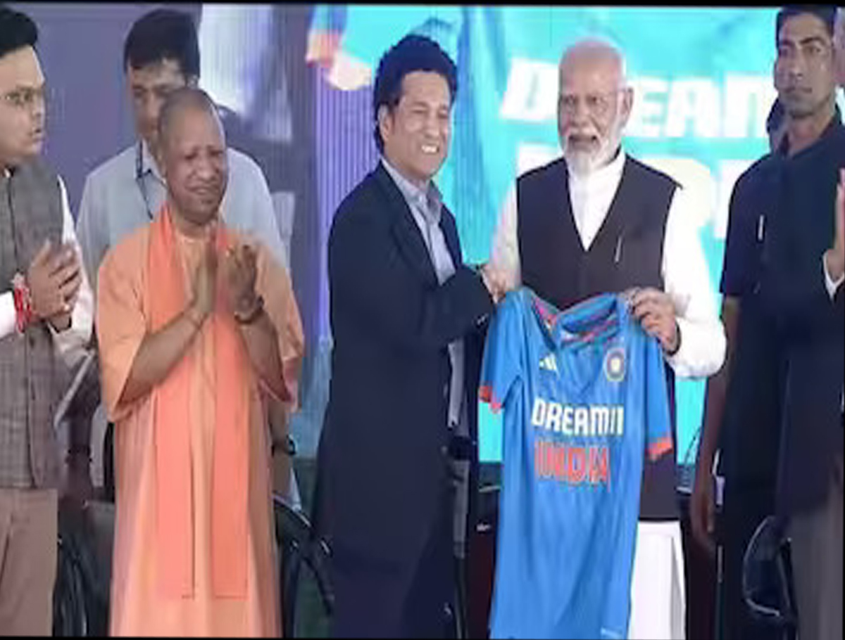 Sachin Tendulkar Gifts Indian Cricket Team Jersey to PM Modi