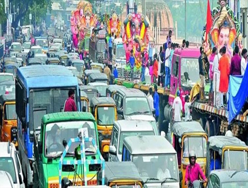 Traffic Jam in Hyderabad Amid Ganesh Nimajjanam