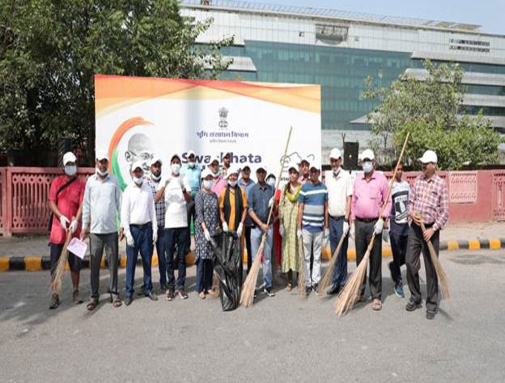 Shramdaan – Swachhata hi Seva event at Shivaji Stadium, New Delhi