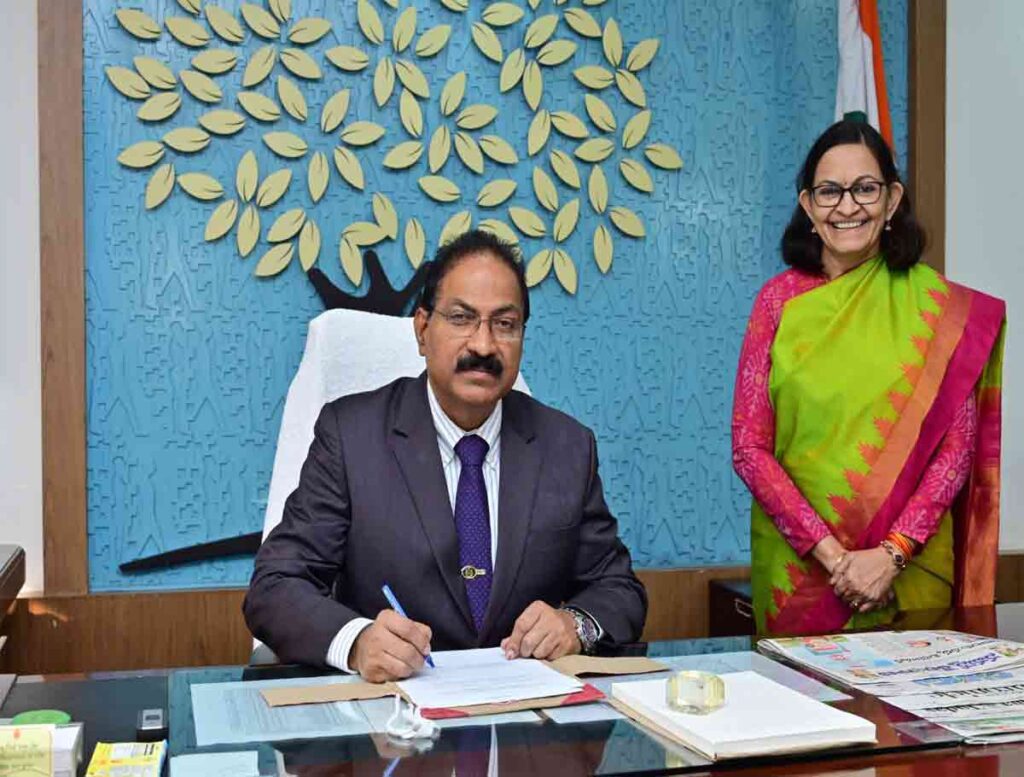 Former DGP Mahender Reddy Takes Charge As Chairman of TSPSC